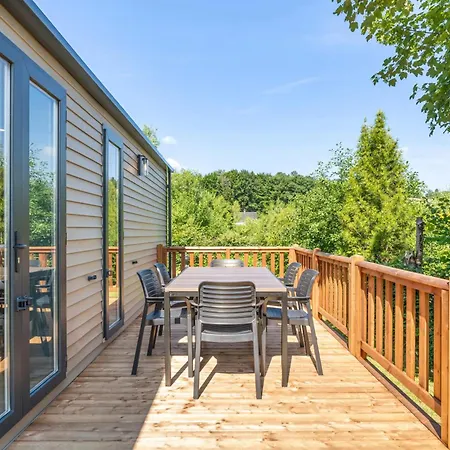 Papillon - Buena Vista Chalet Bouillon